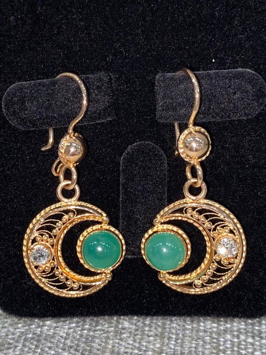 Продам золотые серьги