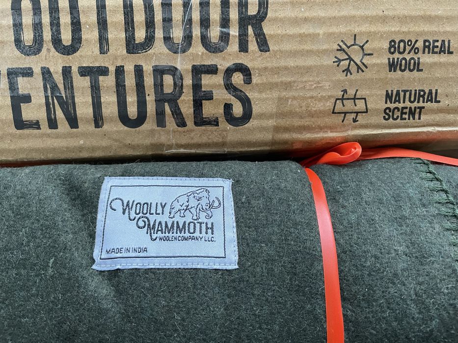 Patura din lana, noua. In cutie