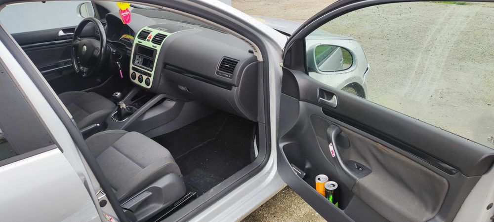 Dezmembrez Golf 5 hatchback 2.0 BMN cu 2 axe cutie KDS cod vopsea LA7W