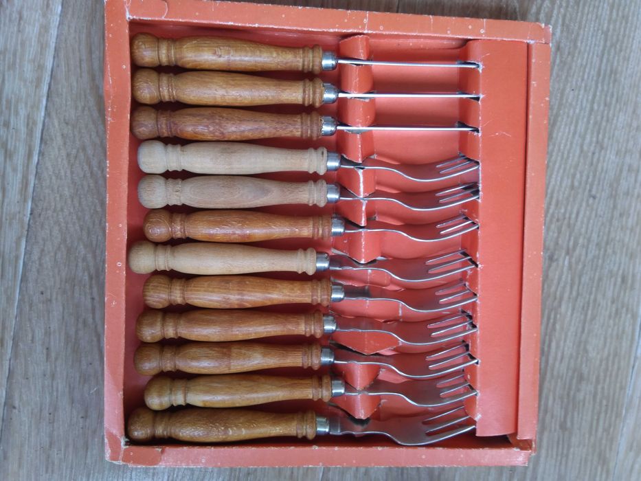 Ножове и вилици Бежанци