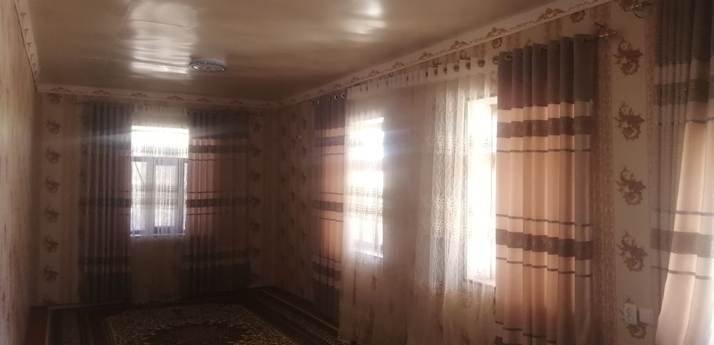 Hovli sotiladi 8 sotix