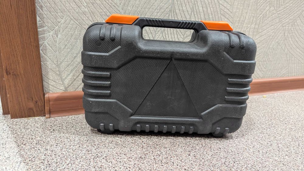 Автомобильный компрессор, 2х поршневой в чемодане