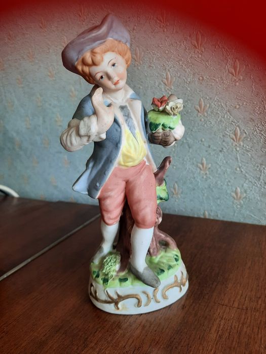 Capodimonte фигурка" Градинарчето" от бисвит-20см с маркировка