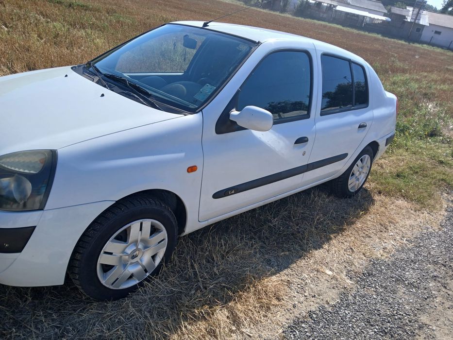 Vând reno clio.