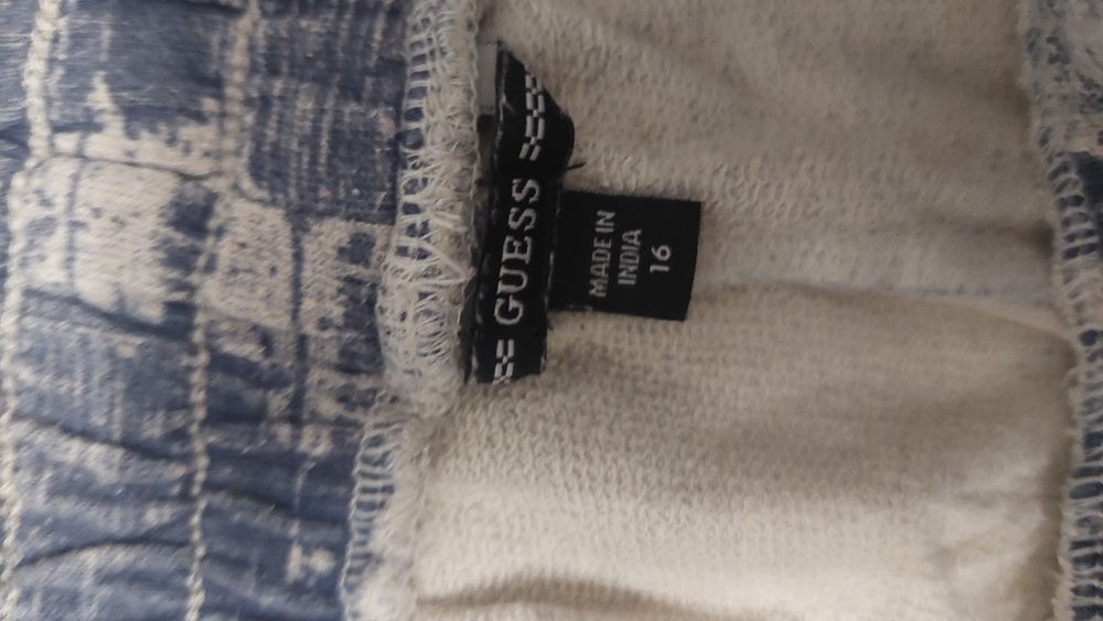 Къси панталини Guess