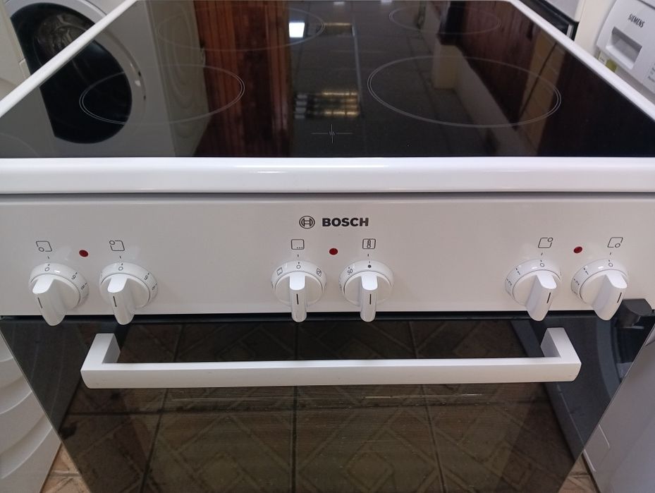 Свободно стояща печка с керамичен плот Бош Bosch с 2 години гаранция!