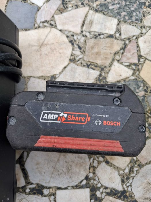 Зарядно и батерия за инсроменти бош