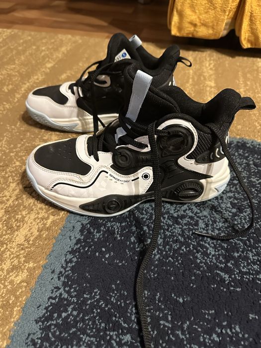 Кроссовки  кроссовки