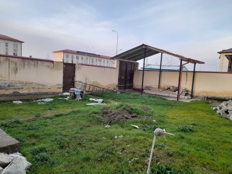 Al-Buxoriy majmuasi yonida uy