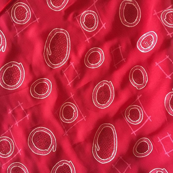 Красива и ефирна червена пола за специален повод