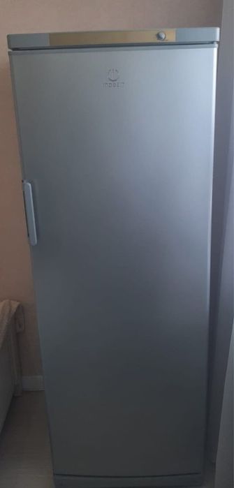 Морозильник Indesit в отличном состоянии