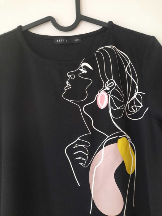 Къса черна рокля, с принт