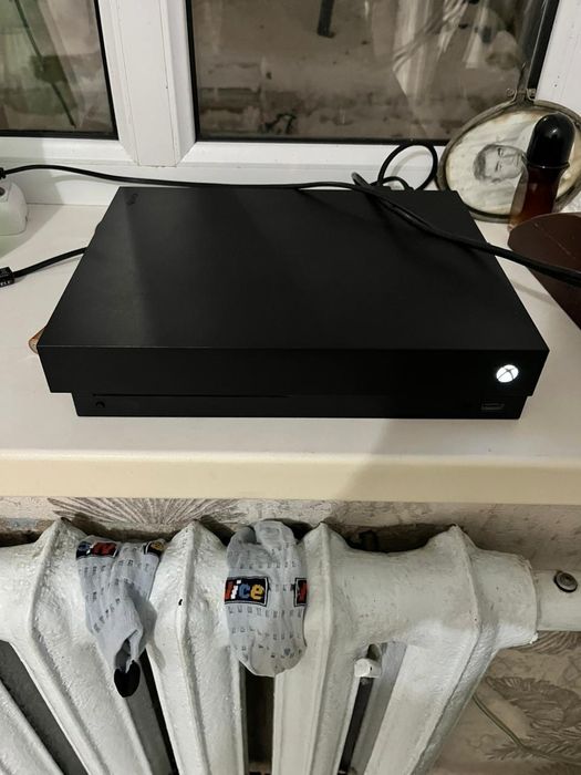 Продам Xbox One X 4k/60fps 84 игр