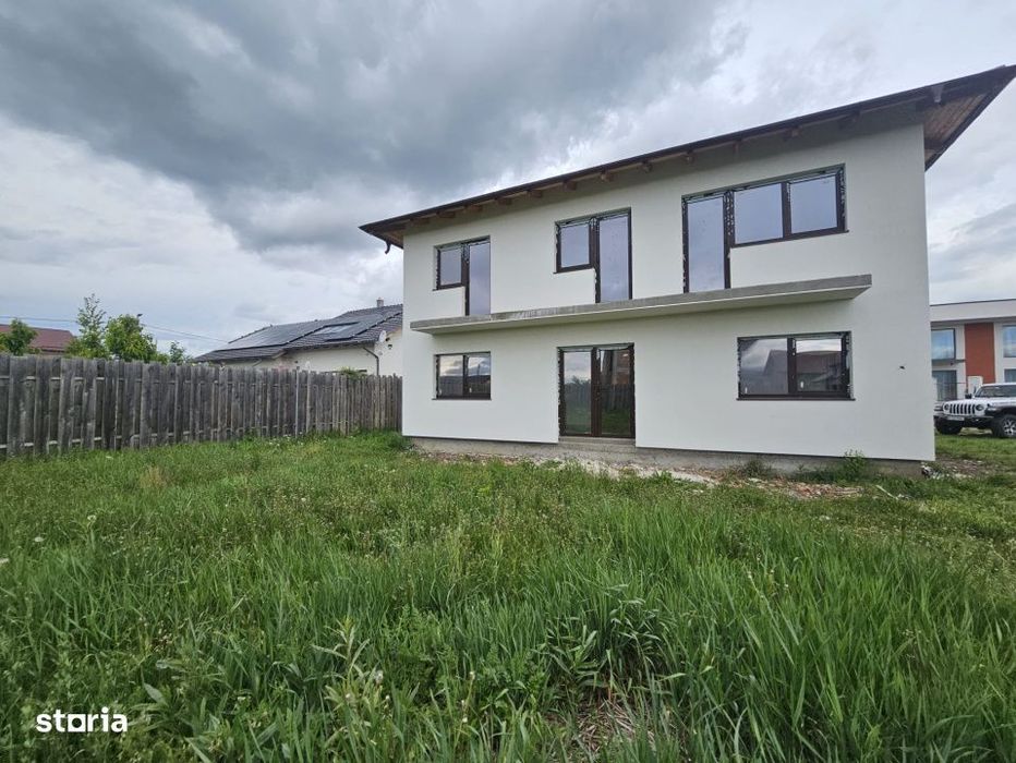 Casa individuala cu patru camere, teren 600mp, Sanpetru