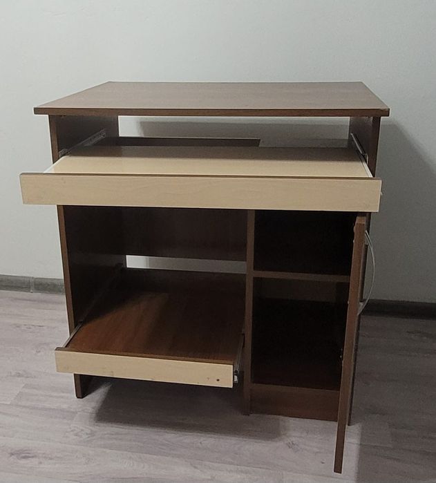 Компьютерный стол отличный