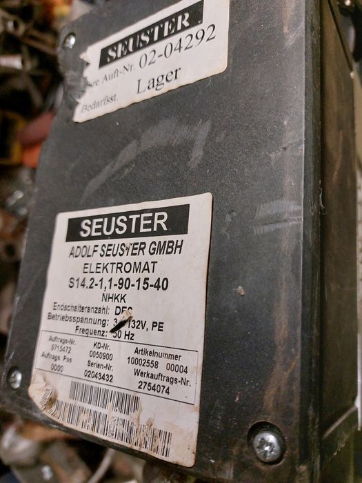 Vând motor cu reductor