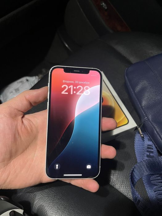 Айфон 12 64 гб продам