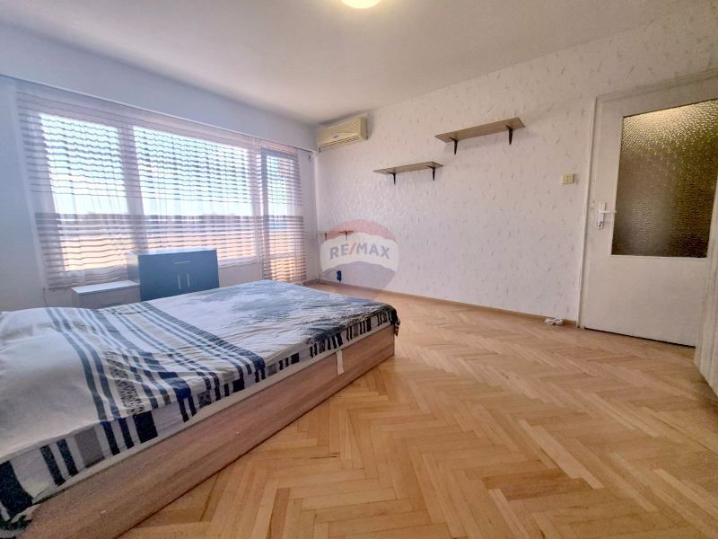 Продава се Двустаен апартамент в Варна, Цветен квартал - 61 кв.м за 2377 €/кв.м - Снимка #2
