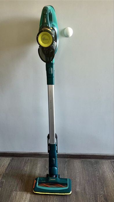 Вертикална прахосмукачка Philips