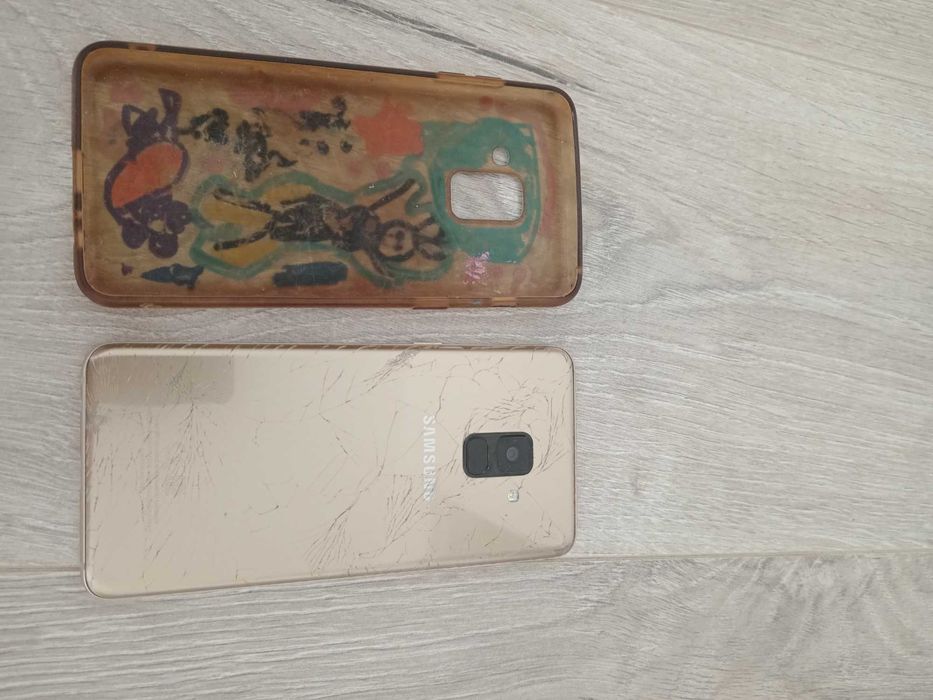 Смартфон Samsung A8