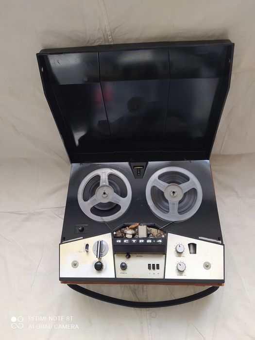 Продам катушечный магнитофон времён СССР