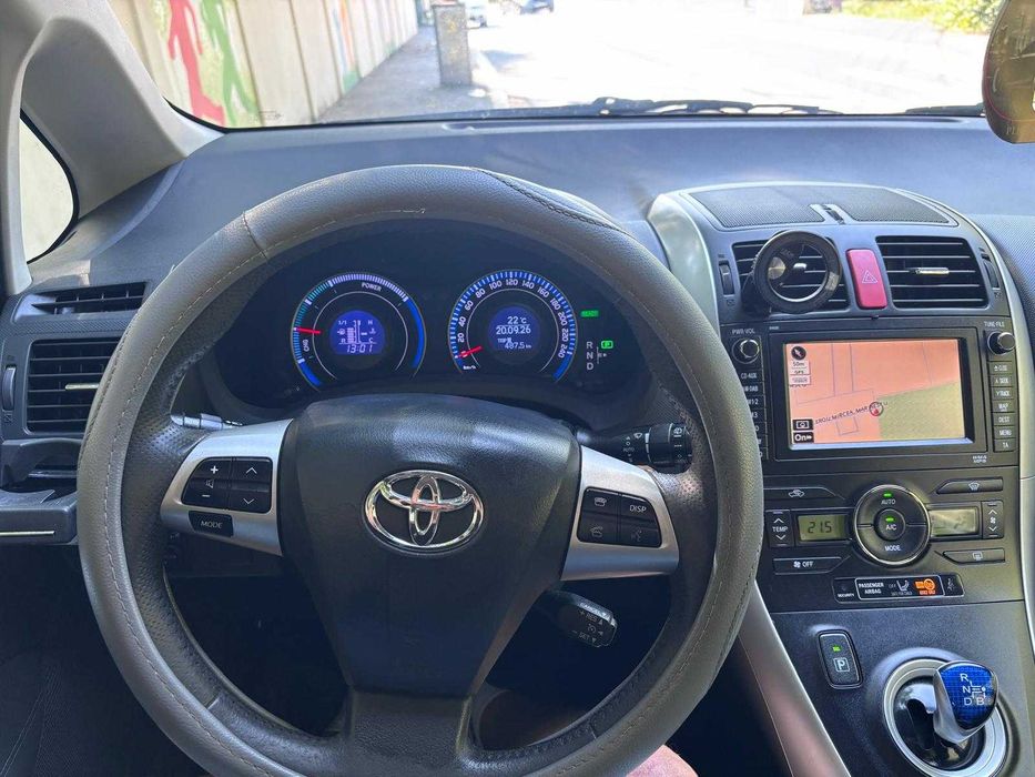 TOYOTA Auris 1,8 hybrid