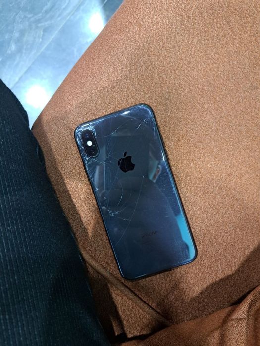 Iphone xs srochna sotiladi
