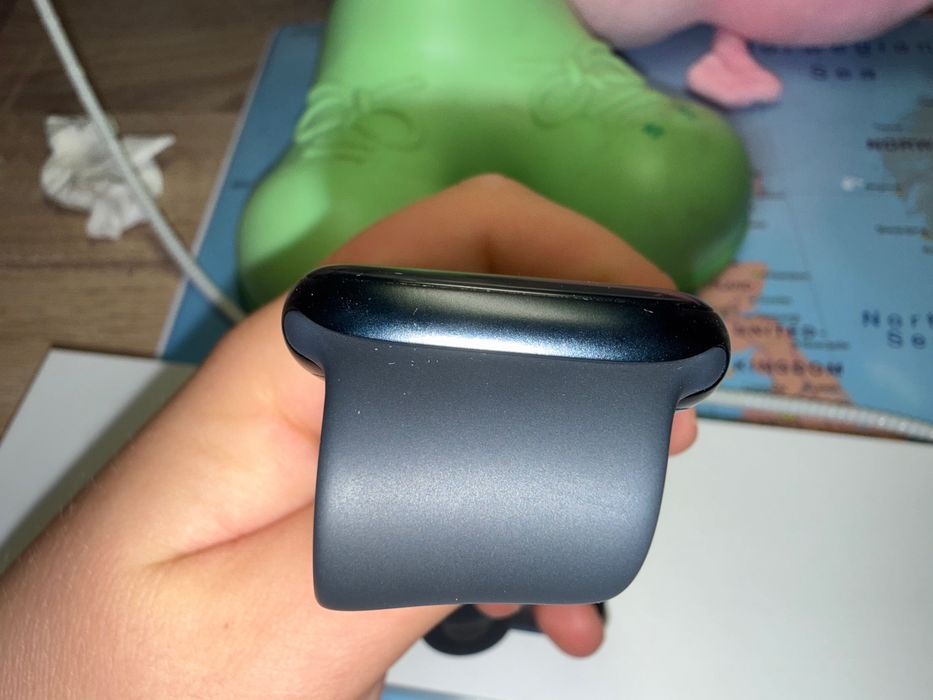 Продавам Apple Watch SE2