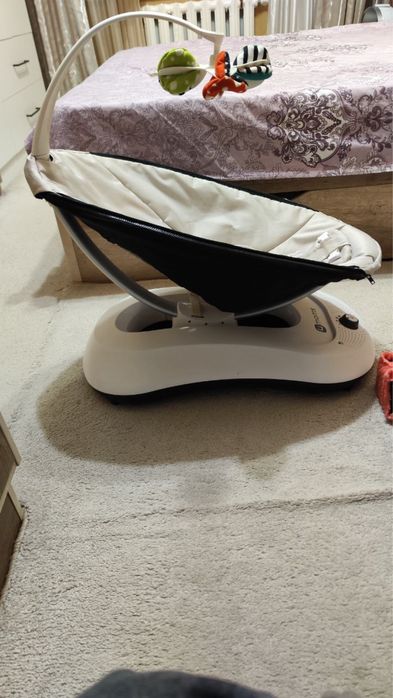 Продам шезлонг для детей до 11.3 кг.