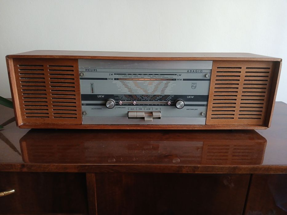 Radio cu lămpi Philips Adagio 03RB 363,anii 1965-1967.