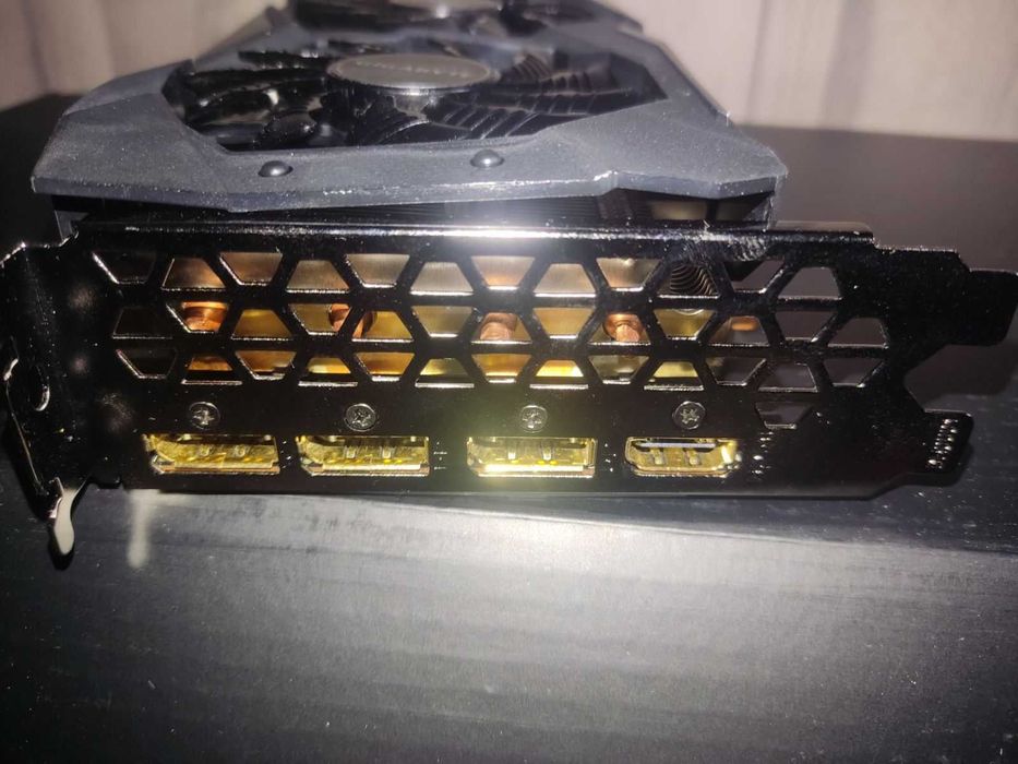 Продавам перфектна видеокарта Gigabyte RX 5700 8gb