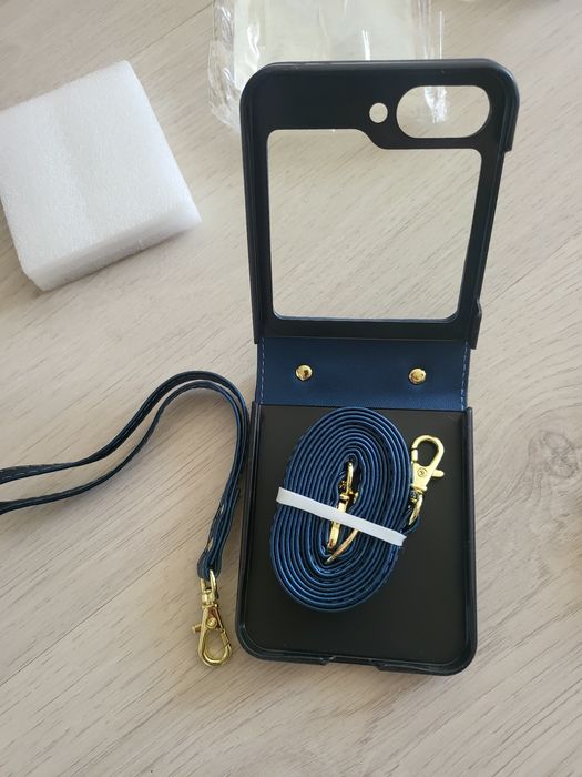 Чехлы на Samsung Galaxy Z Flip7Fe дешево