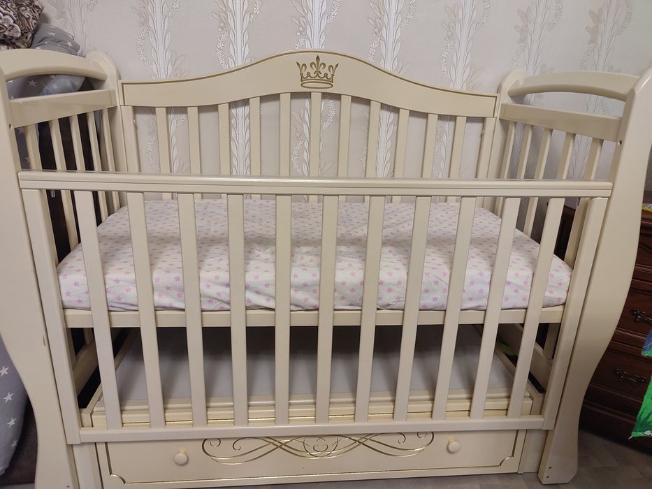 Детская кроватка