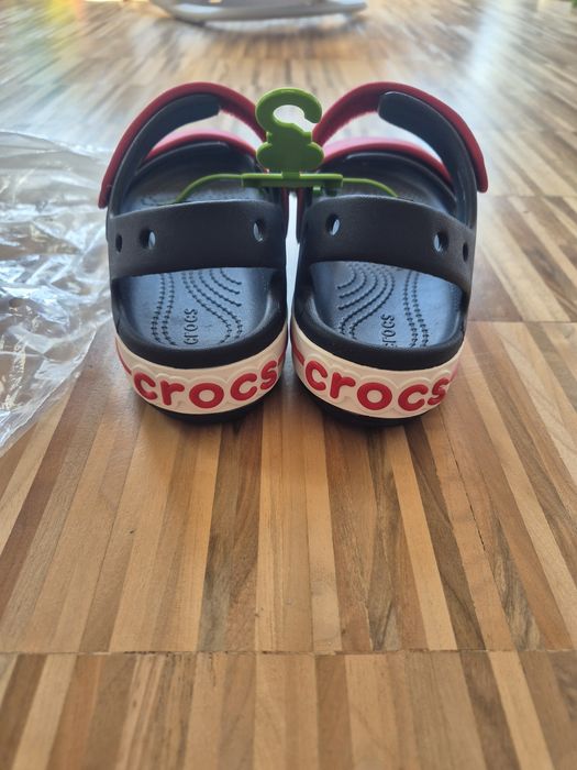 Нови сандали crocs