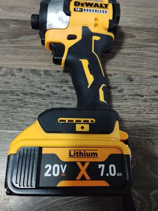 Baterie de 7 ah  pentru unelte dewalt