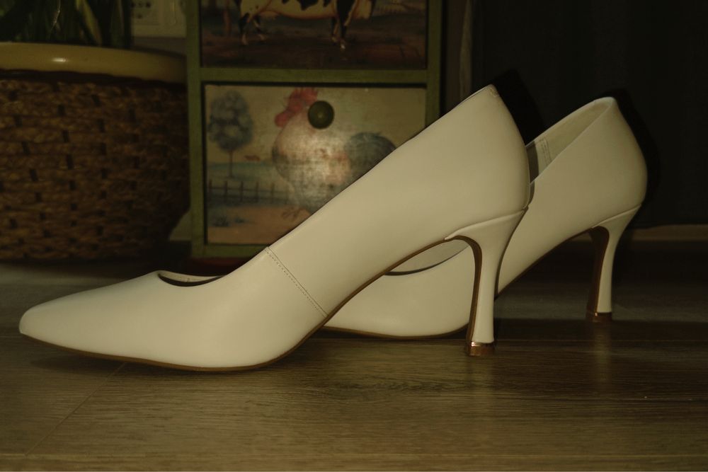 луксозни кожени обувки на ток LASOCKI