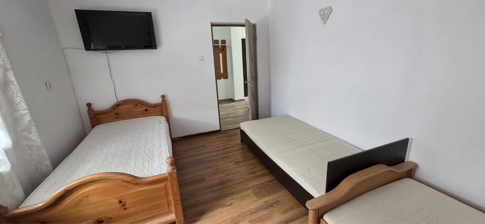 De inchiriat apartament la parter