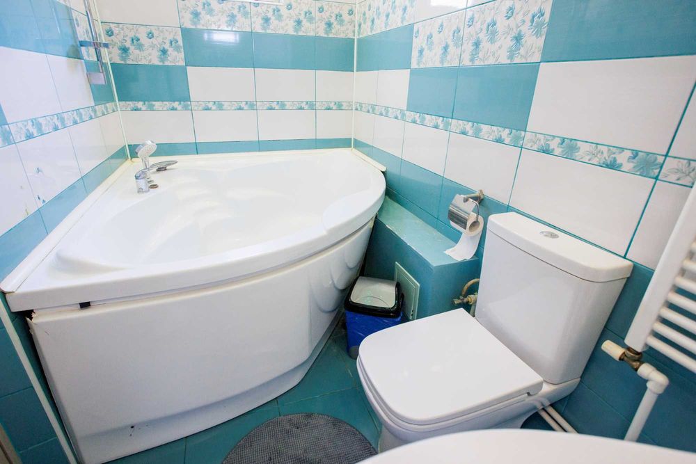 Vand apartament cu 3 camere decomandat ,confort 0,zona Brotacei