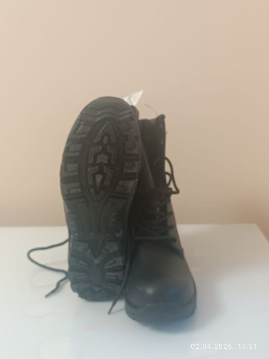 Продам Берцы новые