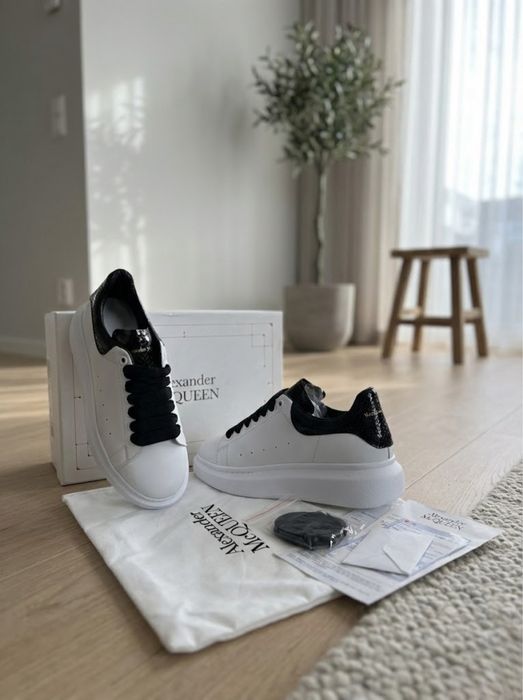 Adidasi Alexander M C Q U E E N Piele Neagra