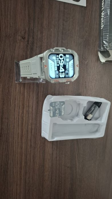 Смарт часовник Laxasfit Q11 сив цвят.