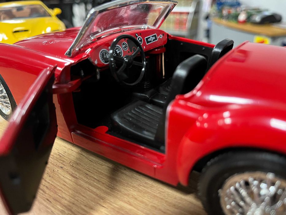 Чисто нова метална колекционерска количка МG A TWIN CAM CABRIO 1:18