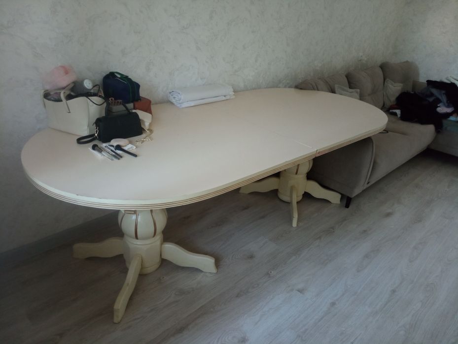 Продам стол с 10 стулями