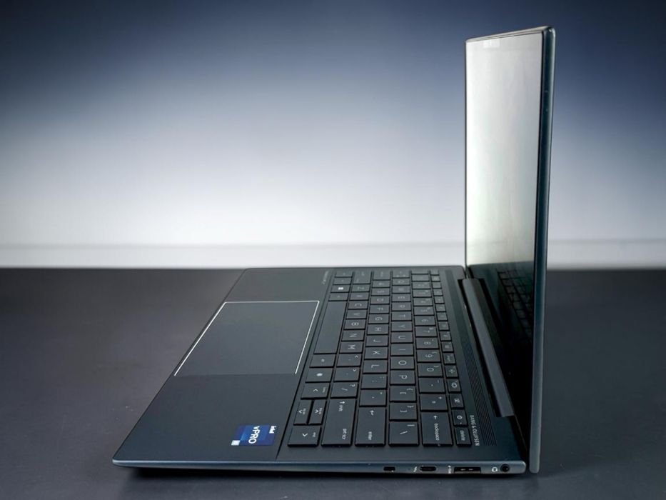 Лаптоп HP Dragonfly G4 13" Full HD+ Touch i5-1345U 32RAM LPDDR5 1TBSSD