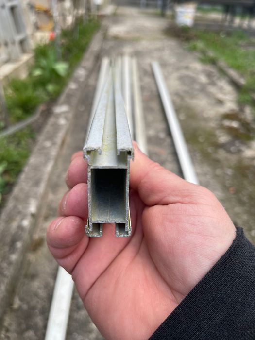 Profil Aluminium (Lätime 4,5 cm , grosime 2 cm v , Lungime 3 metrii ]