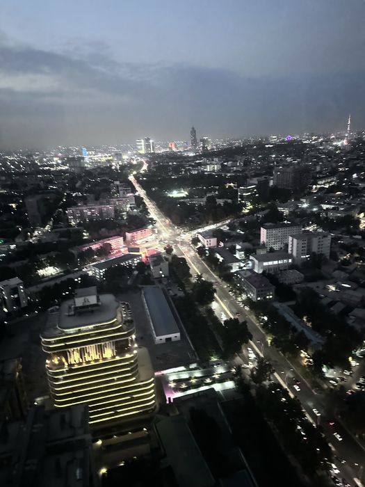 Прадается 2 комнатная угловая кавартира  40 вом этаже ЖК Piramit Tower