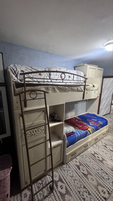Двухяростная кровать