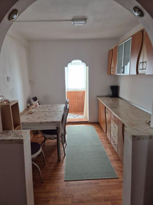 Inchiriez Apartament zona 9 mai