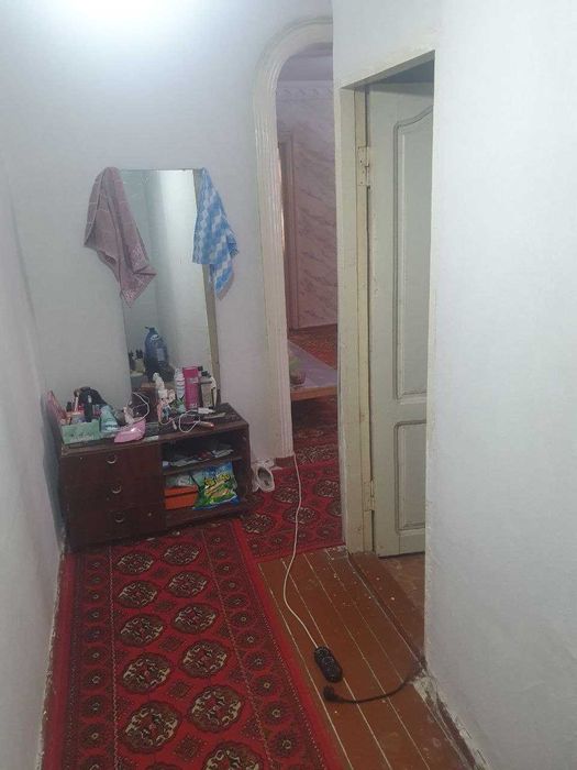 Sharq bozor orqasinda 2 xonali kvartira