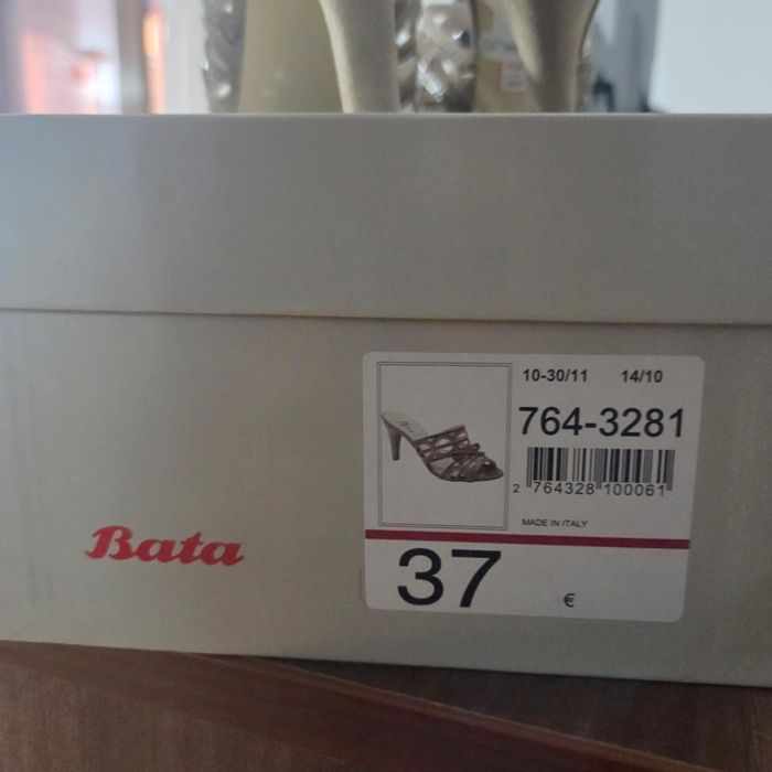 Vând papuci eleganți Bata